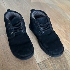 Ugg boots, mens size 8, black, great condition, minimal wear and tear